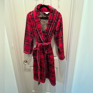 Max Studio new Red plaid plush robe with tie